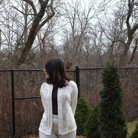 D'Allairds Vintage White Cardigan with Beautiful Embroidery - Picture 5 of 12